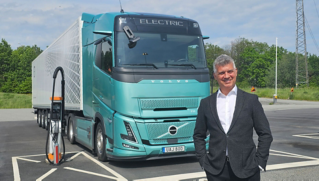Volvo Trucks, 700 km Menzile Ulaşabilen Elektrikli Çekici ve Kamyonlarını Tanıttı!