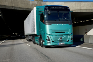 Volvo Trucks, 700 km Menzile Ulaşabilen Elektrikli Çekici ve Kamyonlarını Tanıttı!