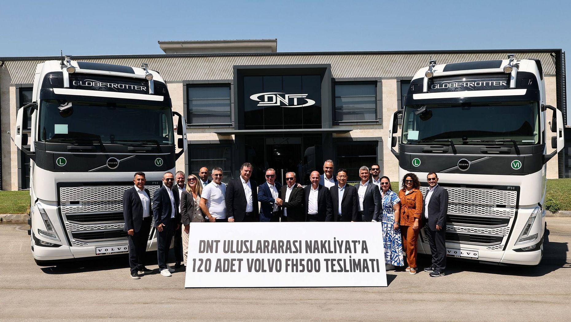 Volvo Trucks, DNT Uluslararası Nakliyat’a Gerçekleştirdiği Filo Teslimatıyla Ege Bölgesi’ndeki Gücünü Artırıyor