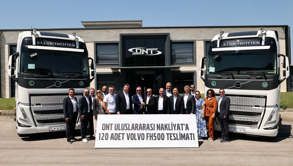 Volvo Trucks, DNT Uluslararası Nakliyat’a Gerçekleştirdiği Filo Teslimatıyla Ege Bölgesi’ndeki Gücünü Artırıyor