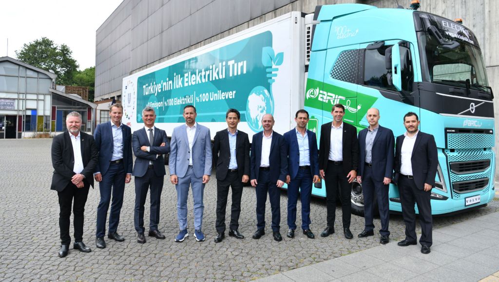 Marubeni Dağıtım ve Servis A.Ş., Unilever Türkiye ve Arıç Lojistik’e Volvo FH Elektrikli Çekicilerini Teslim Etti