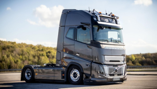 Volvo Trucks, Türkiye’deki İlk Kamera Monitör Sistemli Volvo FH16 4x2 780 HP’yi AGİT Nakliyat’a Teslim Etti!