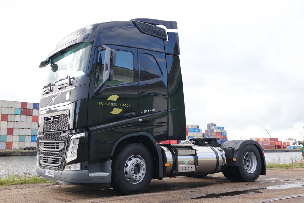 Volvo Trucks accompagne les Transports DUBOC dans leur transition énergétique