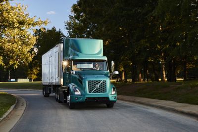 Volvo Trucks’ VNR Electric Will Deliver Zero-Tailpipe Emissions ...