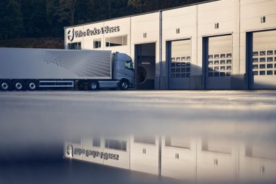 Nákladní automobil přijíždějící do servisu