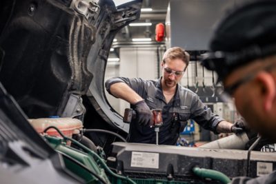 Volvo Truck Center - Classic vuosihuolto - mekaanikko
