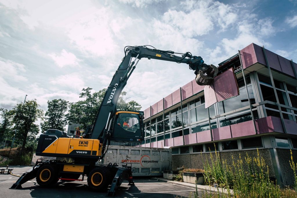 Volvo CE protagoniza a primeira demolição feita por máquinas totalmente elétricas no mundo
