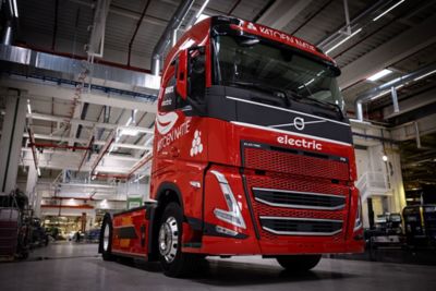  Volvo Trucks Gent produit le premier camion électrique fabriqué en Belgique pour son client Katoen Natie