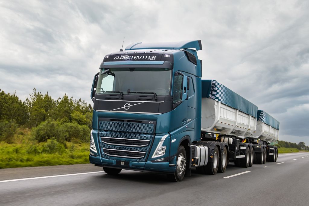 Caminhão Volvo FH Euro 6 na estrada | Grupo Volvo