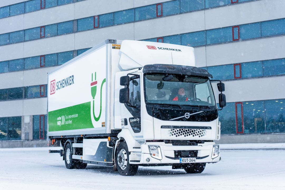 DB Schenkerille Volvo FL Electric -täyssähkökuorma-auto Tampereen keskustan jakeluun
