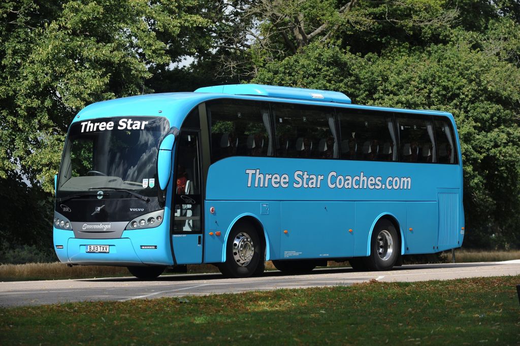 Volvo_ThreeStarCoaches_B7R_Sunsundegui_13.jpg