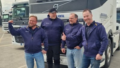 Oulun Wetteri Powerin voittajajoukkueen muodostavat Jani Piippo (kuvassa vasemmalla), Jukka Ikäläinen, Timo Jurmu ja Sami Eskola.