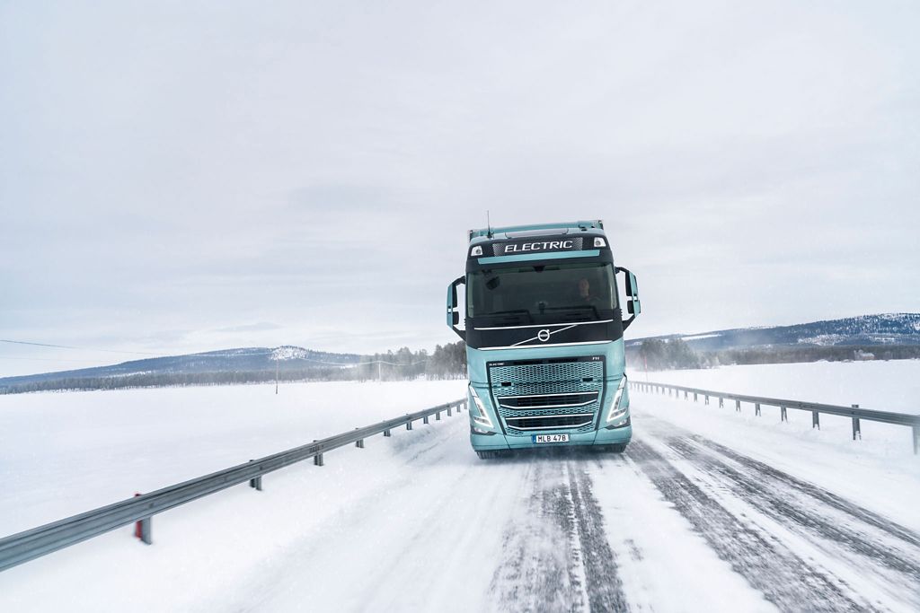 Volvo Lastvagnar analyserar påverkan från alla oförutsägbara delar av naturen under sina vintertester.