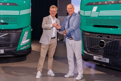 Roger Alm, administrerende direktør i Volvo Trucks, og Valter Lannutti, administrerende direktør i Lannutti Group