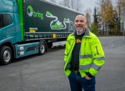 Produktsjef Kjetil Bergflødt kunne stolt presentere en av de tunge elektriske lastebilene på Transport og Logistikk 2021.