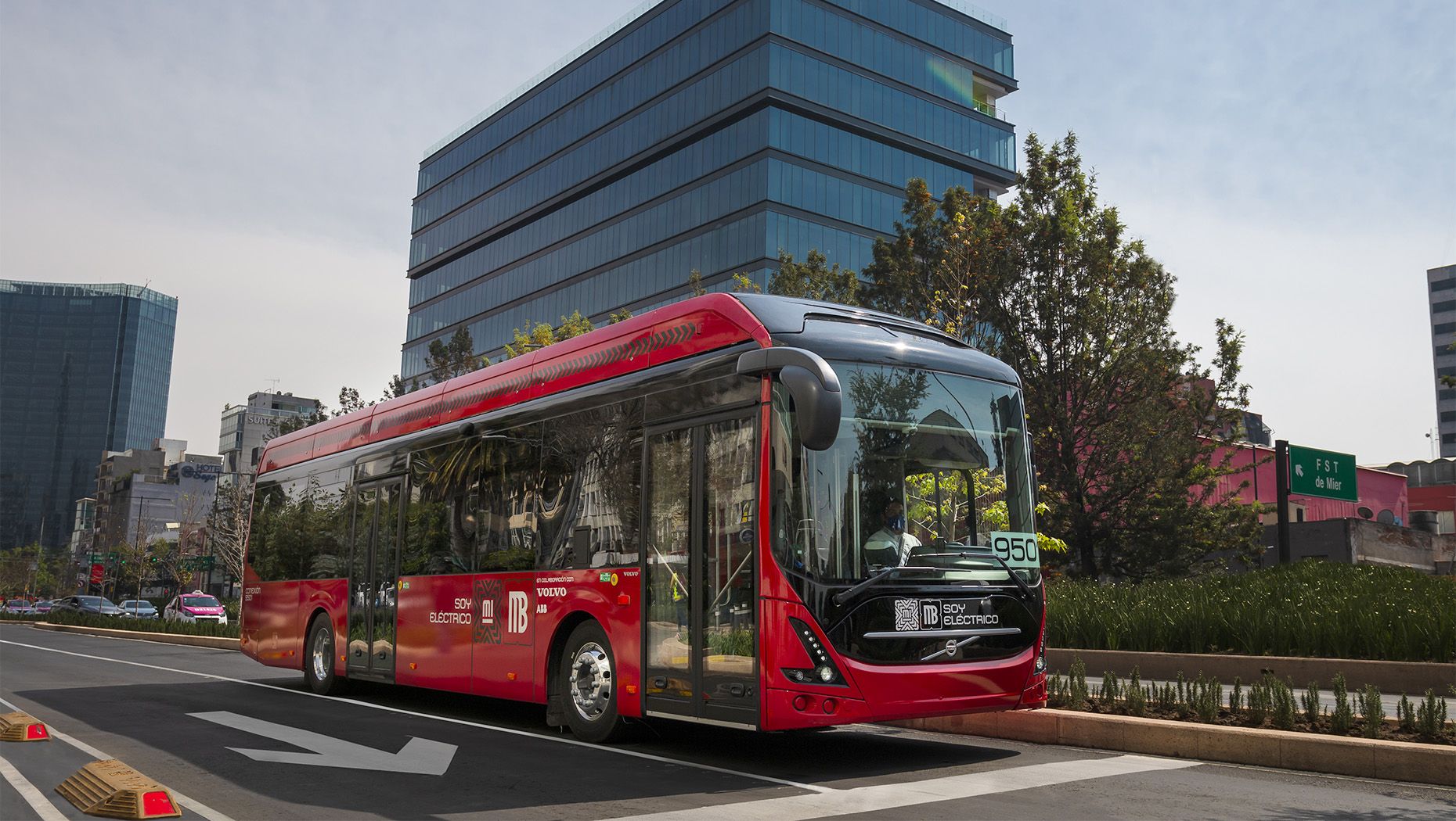 A Volvo 7900 Electric driving in Mexico City