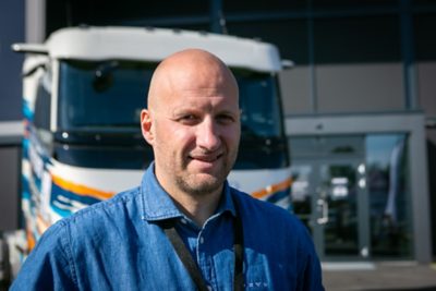 Karstein Ahlin, administrerende direktør i Volvo Trucks Norge, trekker frem nærheten til kundene og menneskene i organisasjonen som en viktig del av måten Volvo jobber på.