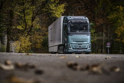Volvo Trucks wird auf der transport logistic mit einem eigenen Stand vertreten sein und anhand des Volvo FH Aero Electric die neuesten Technologien präsentieren, die Nachhaltigkeit und Sicherheit vereinen.