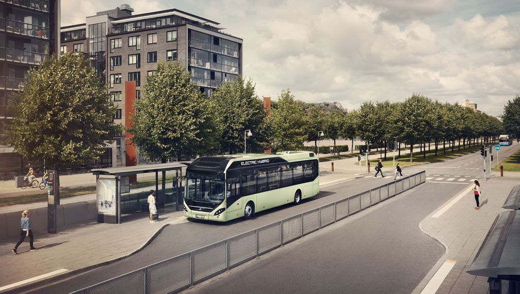 Elektrisk hybrid på busshållsplatsen | Volvo Group