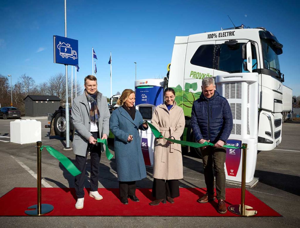 Joachim Nordin, VD Skellefteå Kraft, Karin Eriksson, VD OKQ8, Romina Pourmokhtari, Sveriges klimat- och miljöminister och Stefan Strand, VD Volvo Lastvagnar Sverige.