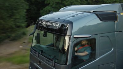 Шофиране на тъмно с общ преглед на системата за наблюдение с камери на Volvo Trucks