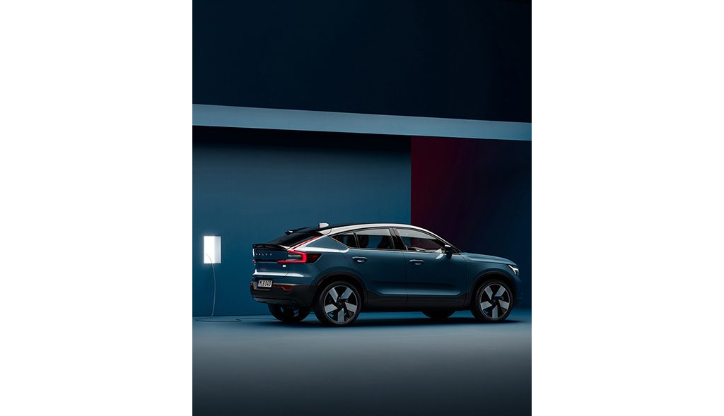 автомобиль и велосипедист движутся навстречу