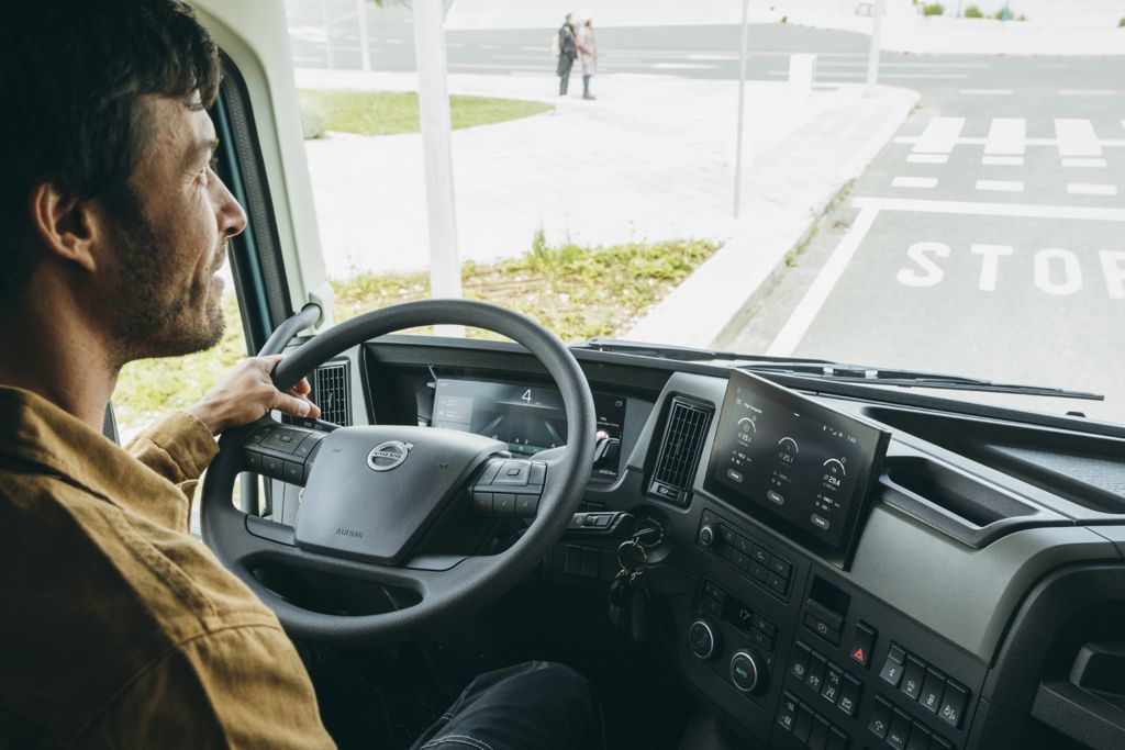 Een van de technieken die chauffeurs kunnen toepassen om het brandstofverbruik te verlagen, is anticiperend rijden.