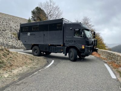 De wereld over in een Volvo FMX 4x4-expeditietruck