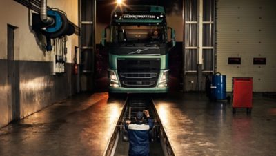 Volvo trucks dealer euro 6 workshop services overview mechanic and truck