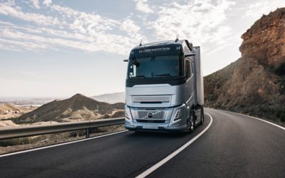 Volvo FH Aero halad egy hegyi úton