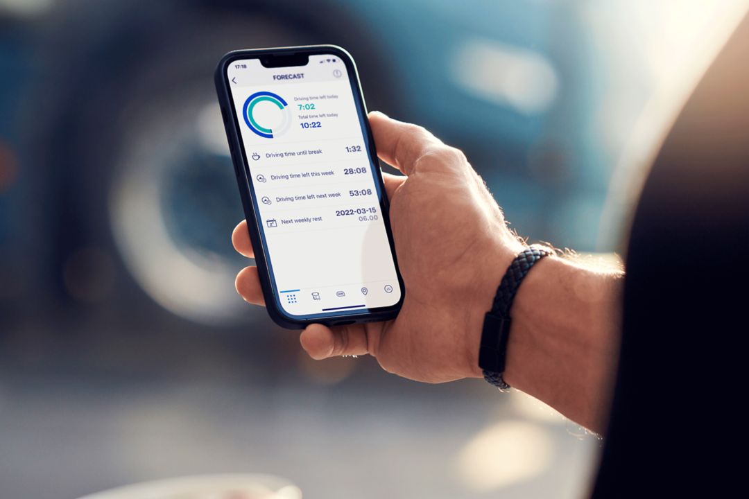 Tachograafgegevens, zoals rij- en rusttijden van chauffeurs, zijn zichtbaar in de Volvo Connect-app