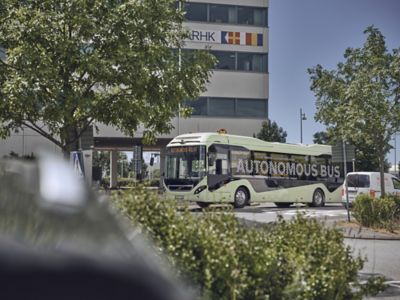 En el estudio participaron un total de 10 conductores profesionales de autobús, con entre uno y 41 años de experiencia. Como parte del proyecto, condujeron con el sistema activado por una ruta predeterminada en una vía pública de una zona industrial de Gotemburgo, Suecia.
