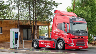 Les Transports Herbrich entament leur transition énergétique en Alsace avec un Volvo FM tracteur 100% électrique et le concours de Schmidt Groupe.