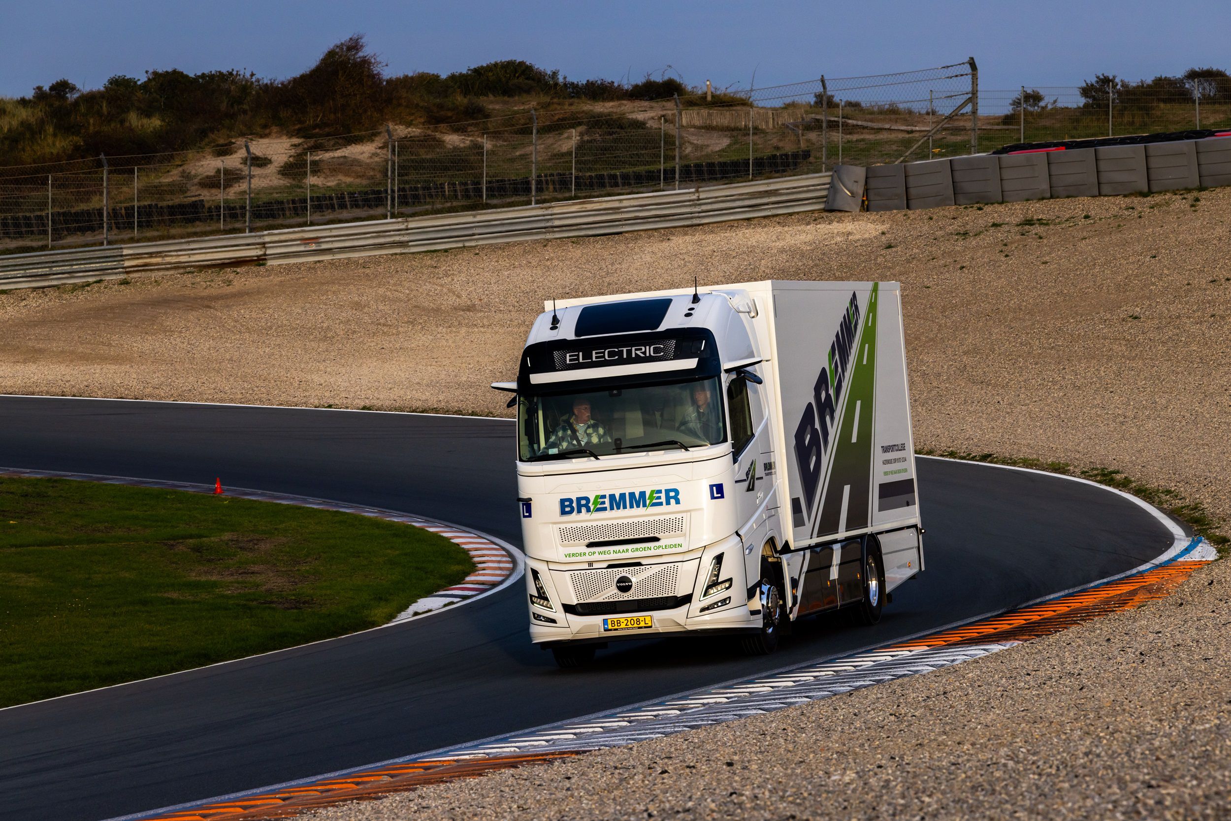 Praktijkervaringen van Bremmer Transportcollege met elektrische lestrucks in de rijopleiding voor beroepschauffeurs