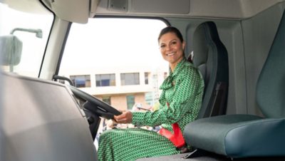 The Crown Princess inspecting the Volvo FE electric truck (Photo credit: Tracey Nearmy/ANU)