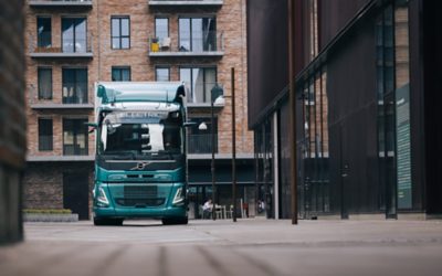 Volvo FM Electric driving in an alley