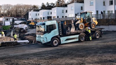 The Volvo FMX Electric carrying out a construction assignment