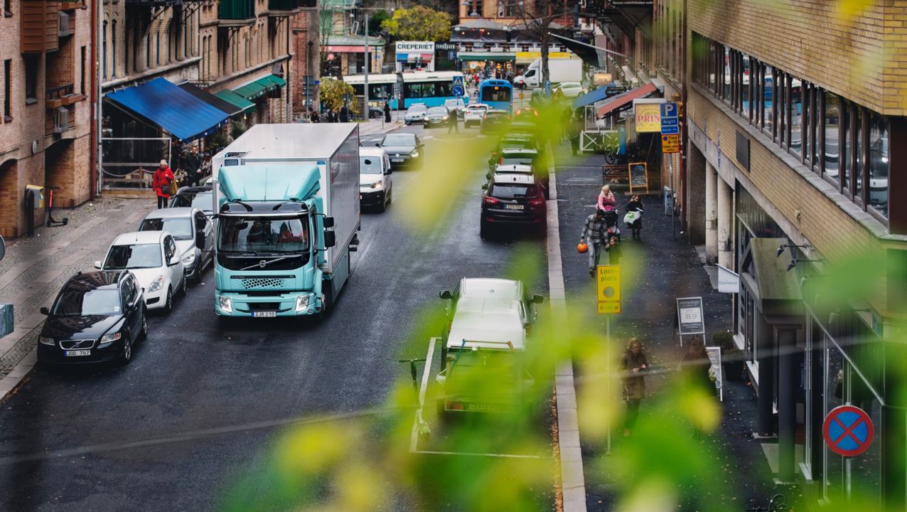 ICA Suecia inicia su camino hacia la electrificación con Volvo Trucks 