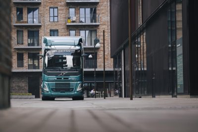 Jazda Volvo FM Electric v mestskej oblasti