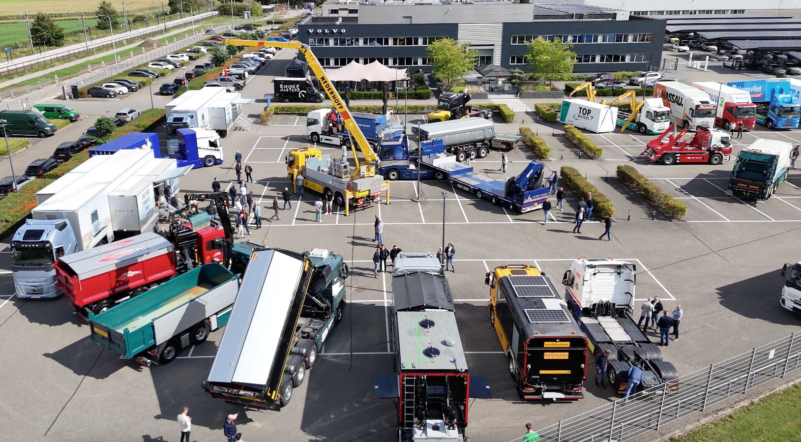 Elektrische Volvo-trucks uit de bouw, distributie en afval- en reinigingssegment kwamen bij elkaar bij Volvo Trucks in Beesd