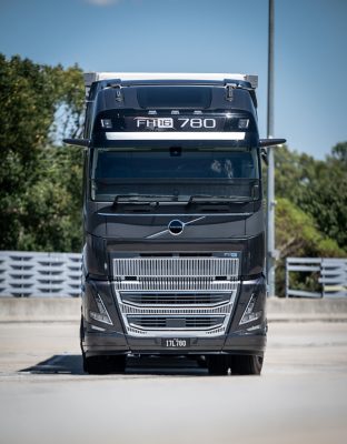 Volvo FH16 780 with camera monitor system