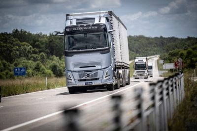 Volvo FH Aero driving 