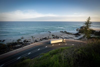 Volvo FH Aero descents downhill