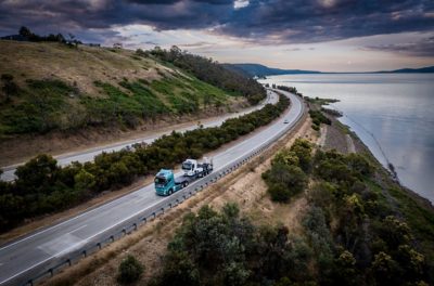 Volvo FH Electric on road to Canberra