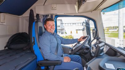 Powder-Trans Ab Oy:n toimitusjohtaja Fredrik Blomqvist toteaa tekniikan kehittyneen uusissa Volvoissa melkoisesti ja odottaa uuden auton tuovan myös luvattuja polttoainesäästöjä.