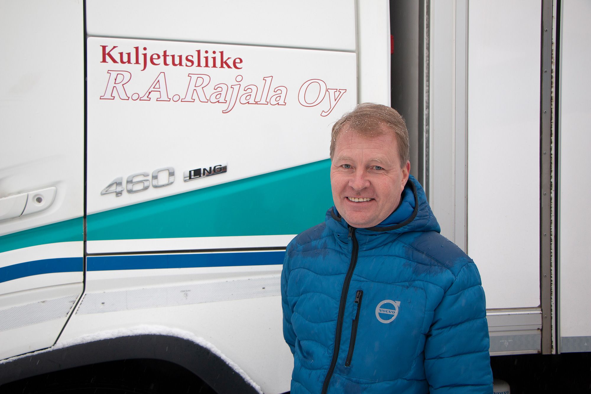 Kuljetusliike R.A. Rajala Oy:n Volvo FH LNG