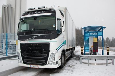 Kuljetusliike R.A. Rajala Oy on liikennöinyt kahden vuoden ajan Volvo FH 460 LNG -autolla. Kokemukset ovat myönteisiä, ja polttoainetalous on ollut odotettuakin parempi.