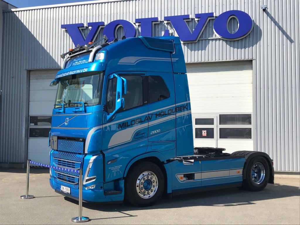 Vozidlo Volvo FH nové generace bylo předáno společnosti Miloslav Holoubek.
