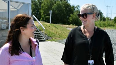 Elin Anthav och Frida Strömqvis från åkeriet Mantum.
