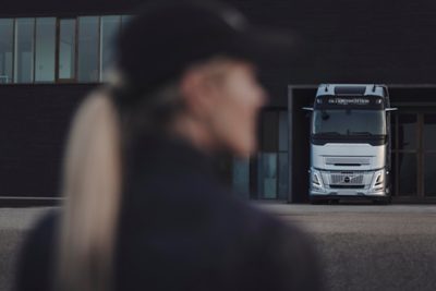 Pastatyto dujomis varomo „Volvo FH Aero“ priekinis vaizdas
